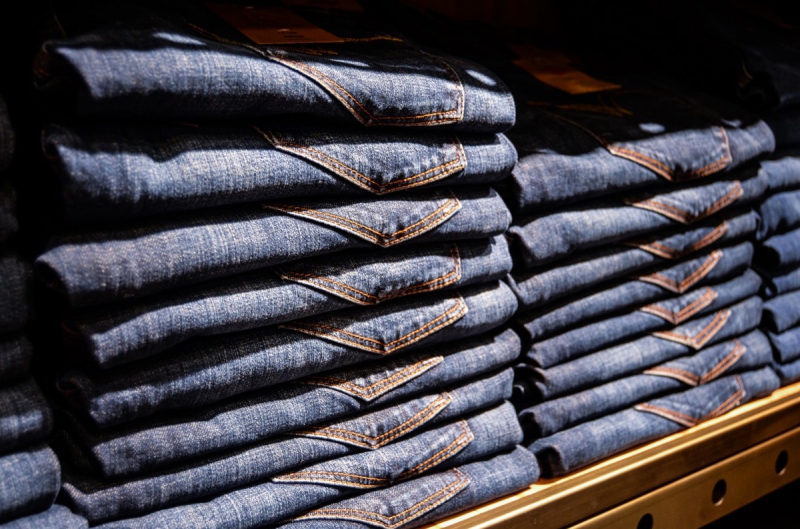 magasin-FONTAN-min_jeans_pants_blue_shop_shopping_shelf_exhibition_buy-940702